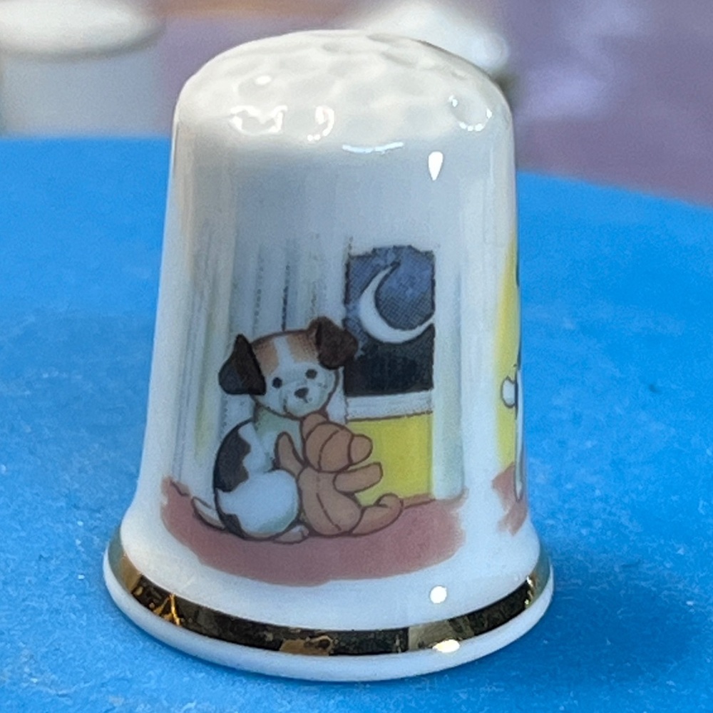 Berkshire. Bedtime Puppy~ Fine China Thimble with Gold Trim, England